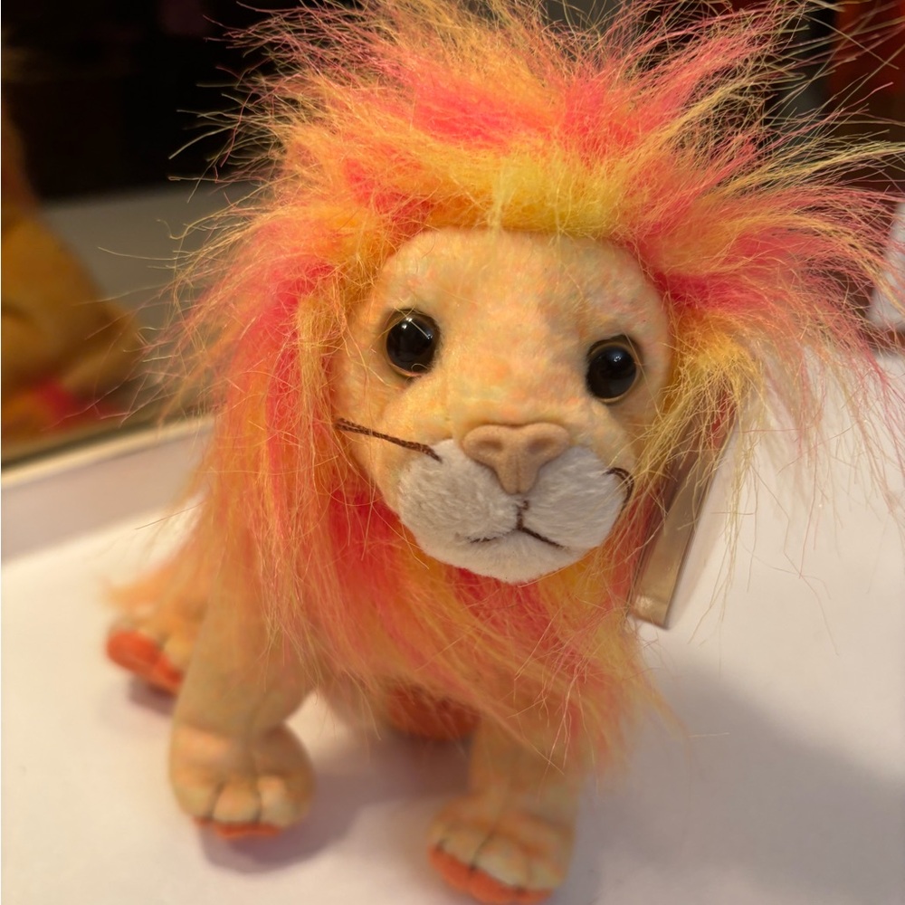 TY 2000 Lion, tag in plastic.